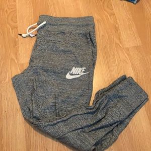 NWT Nike grey cropped joggers